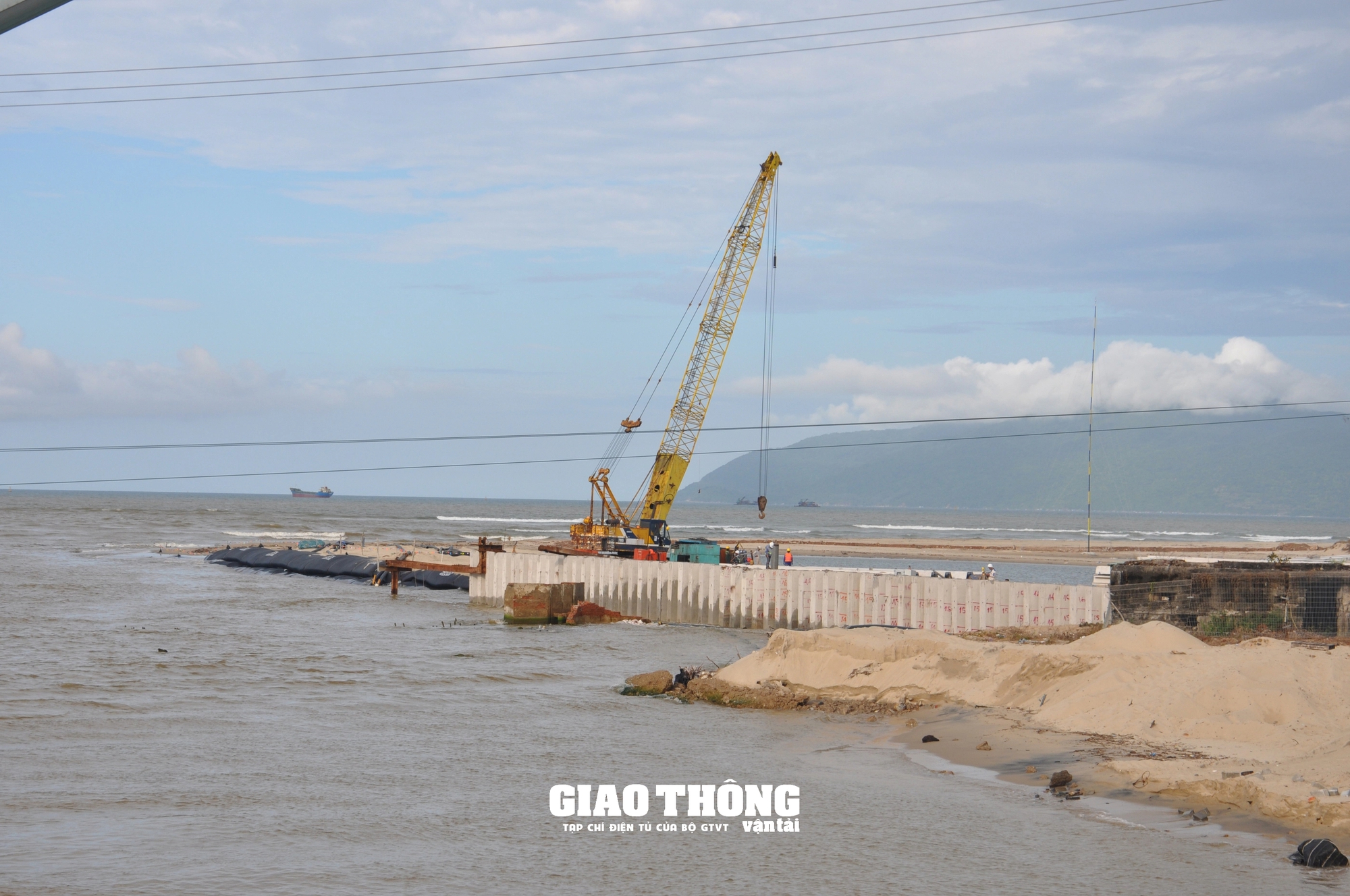 Video cận cảnh công trình dự án du lịch ở Đà Nẵng xâm phạm, uy hiếp an toàn chạy tàu cầu đường sắt Nam Ô- Ảnh 4.