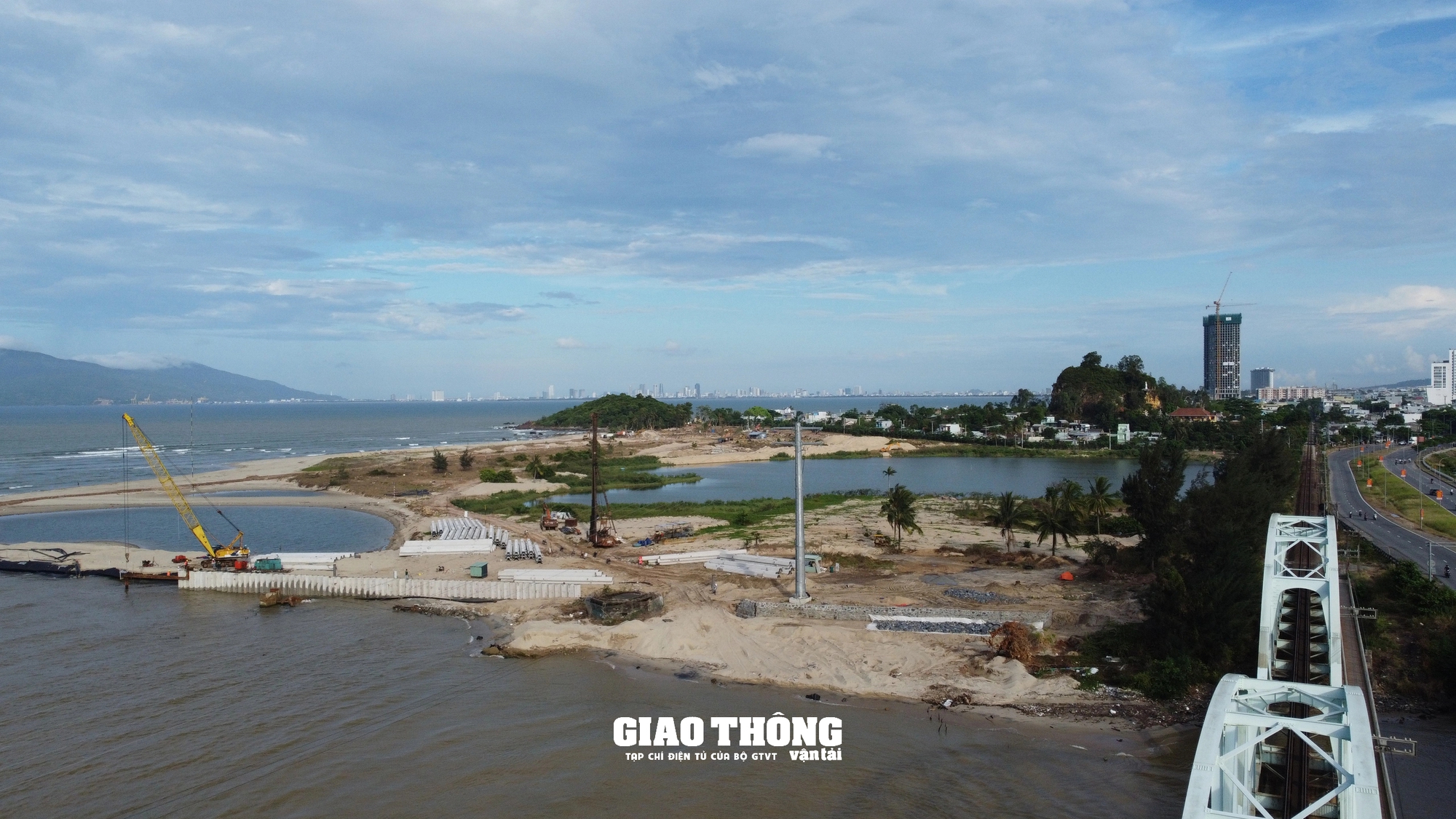 Video cận cảnh công trình dự án du lịch ở Đà Nẵng xâm phạm, uy hiếp an toàn chạy tàu cầu đường sắt Nam Ô- Ảnh 8.