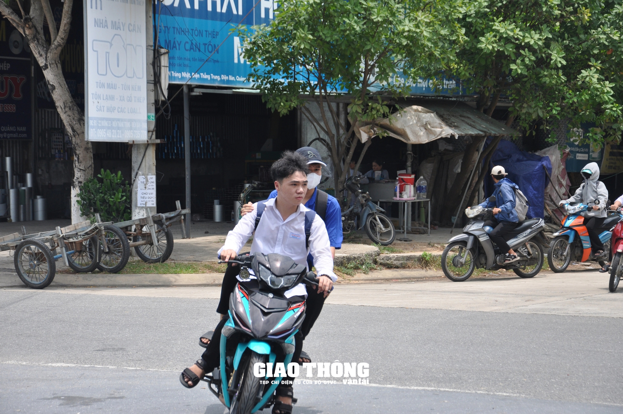 Thị xã Điện Bàn (Quảng Nam): Đường ra vào cổng trường mất ATGT, nguy cơ TNGT xảy ra đối với học sinh- Ảnh 5.