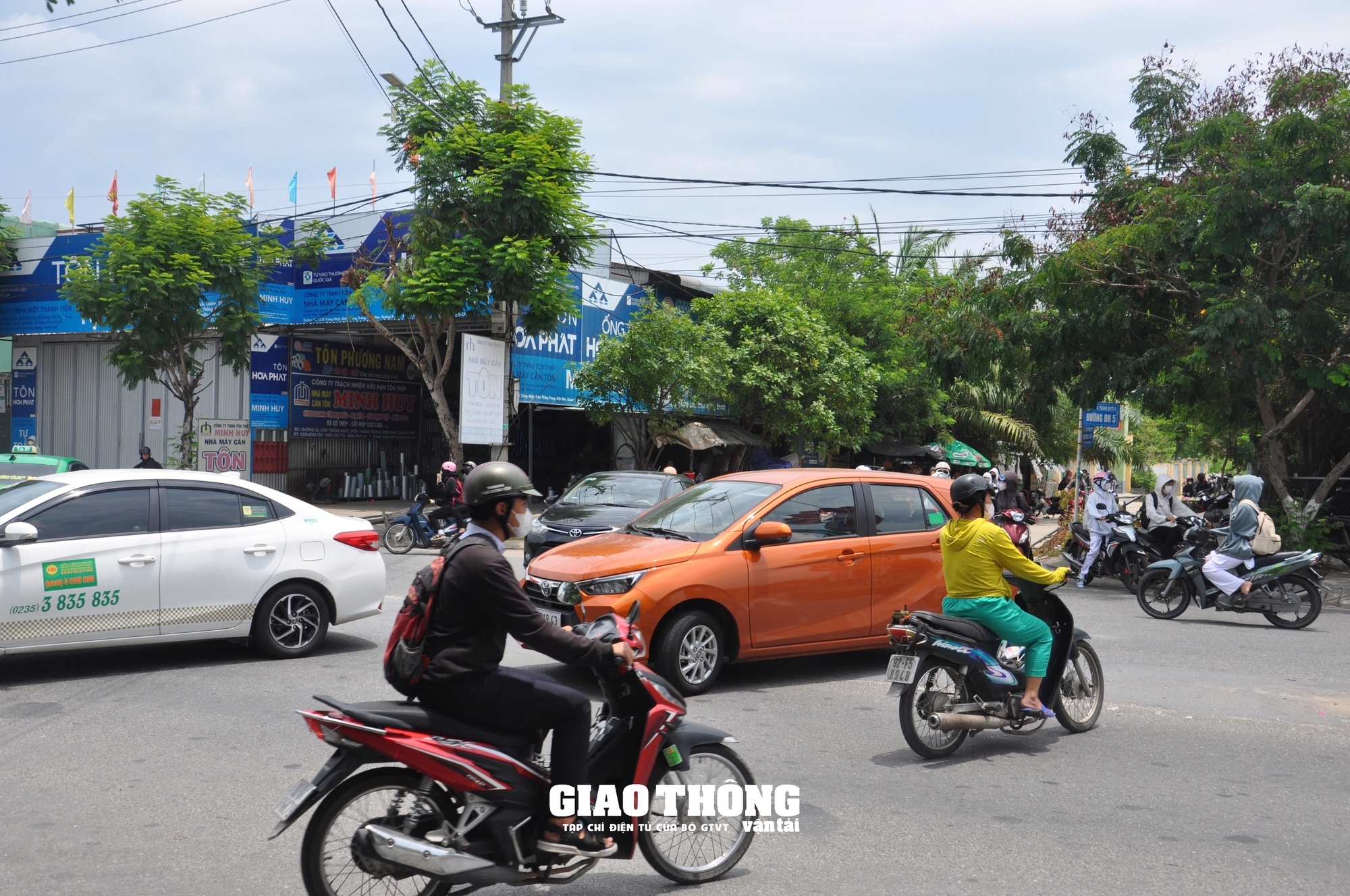 Thị xã Điện Bàn (Quảng Nam): Đường ra vào cổng trường mất ATGT, nguy cơ TNGT xảy ra đối với học sinh- Ảnh 4.