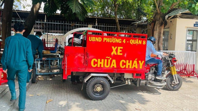 Cháy nhà trọ 14 người tử vong ở Hà Nội: Ngõ hẹp rất cần xe chữa cháy nhỏ- Ảnh 5.