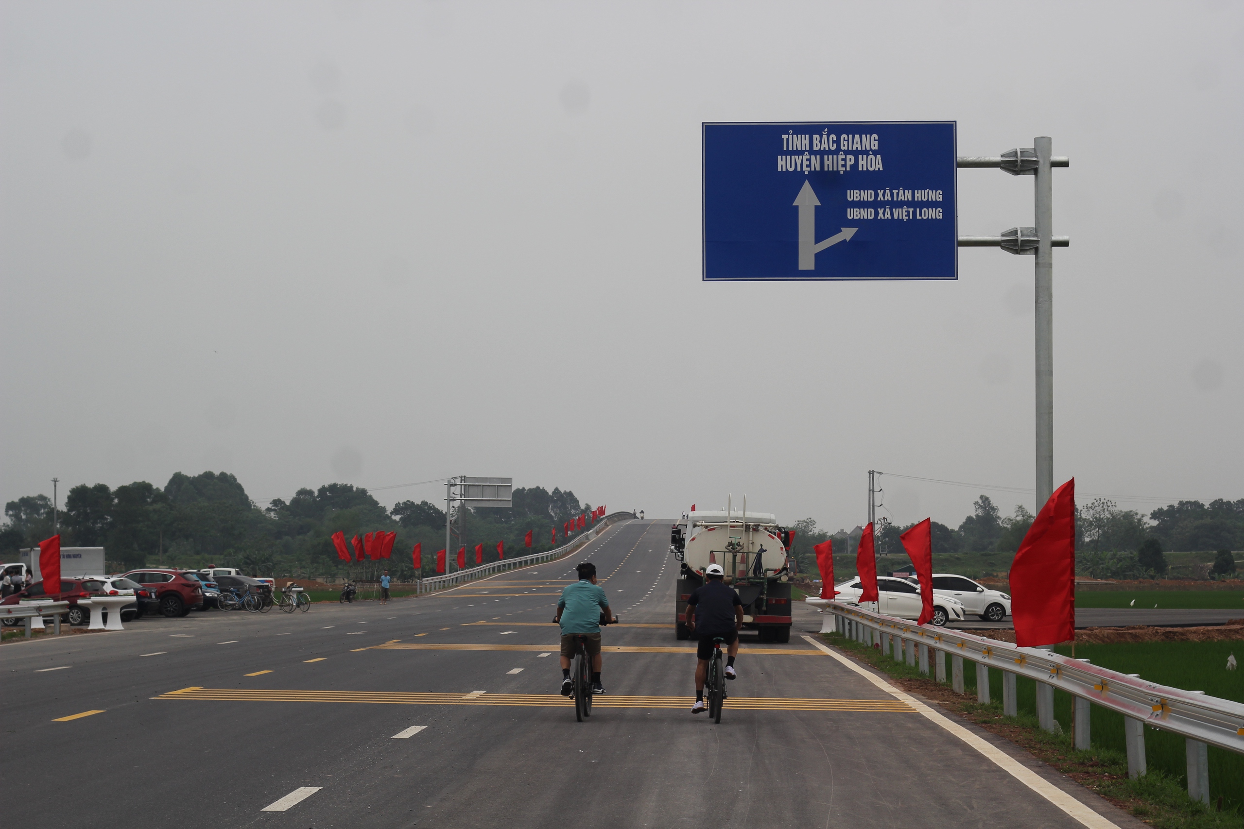 Tai nạn rình rập trên đoạn tuyến nối Hà Nội - Bắc Giang vừa thông xe- Ảnh 3.