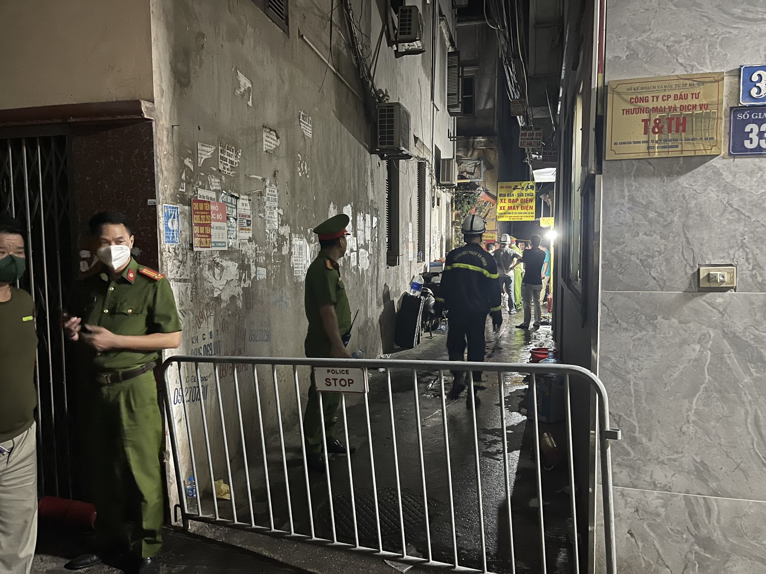 Cháy nhà trọ 14 người tử vong ở Hà Nội: Ngõ hẹp rất cần xe chữa cháy nhỏ- Ảnh 2.