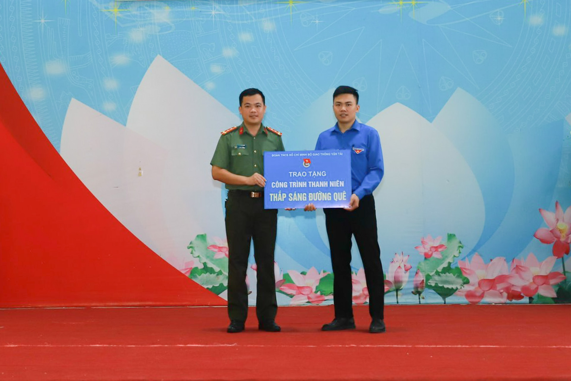Tuổi trẻ GTVT thắp sáng đường quê tại Tuyên Quang- Ảnh 4.