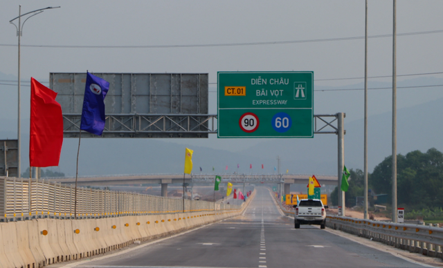 Yêu cầu đẩy nhanh thi công, thông xe toàn tuyến cao tốc Diễn Châu - Bãi Vọt ngày 30/6/2024- Ảnh 1.