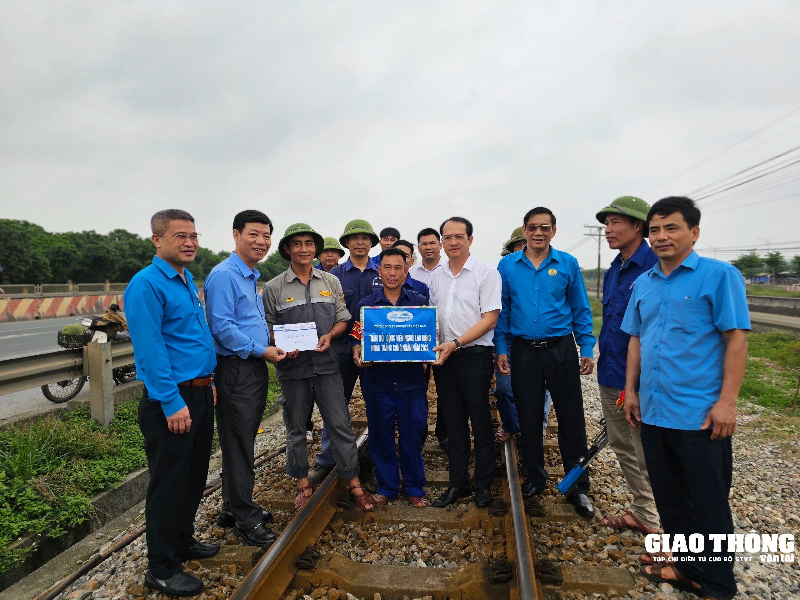 Ngành đường sắt triển khai nhiều hoạt động thiết thực trong Tháng Công nhân- Ảnh 3.
