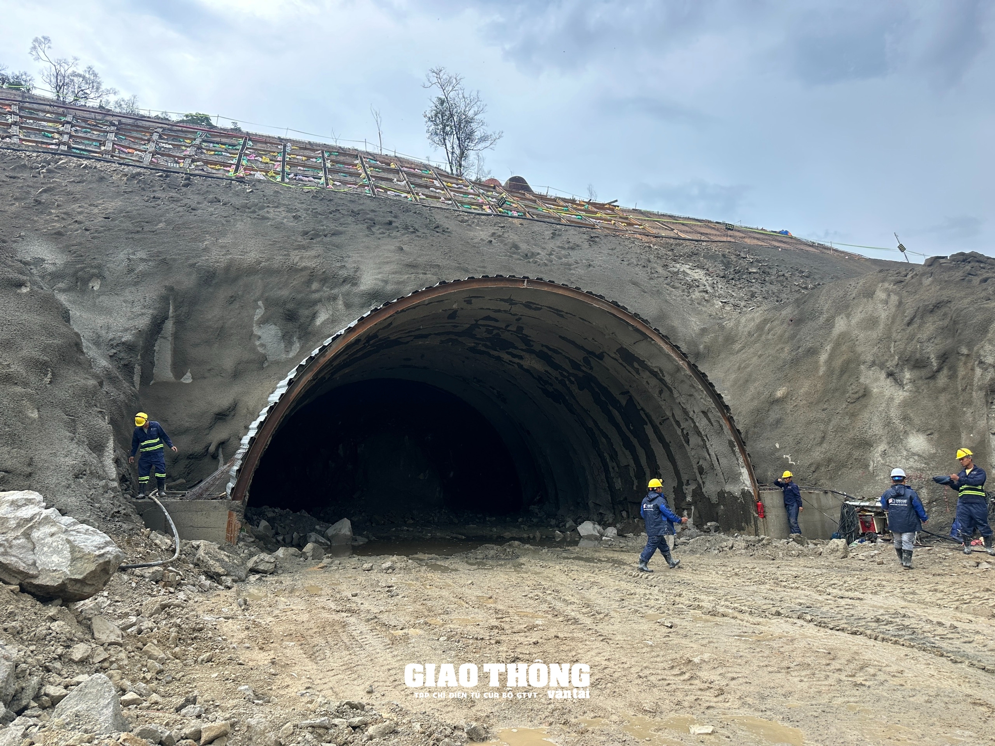 Cận cảnh thi công hầm Phượng Hoàng trên cao tốc Khánh Hòa - Buôn Ma Thuột- Ảnh 2.