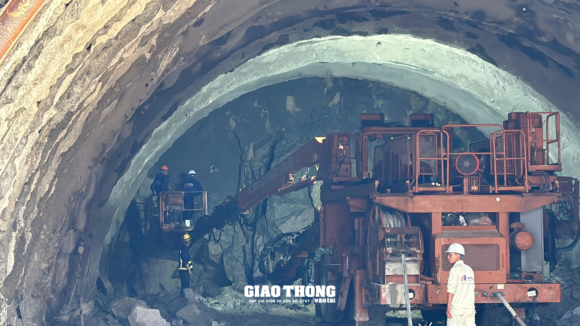 Cận cảnh thi công hầm Phượng Hoàng trên cao tốc Khánh Hòa - Buôn Ma Thuột- Ảnh 3.