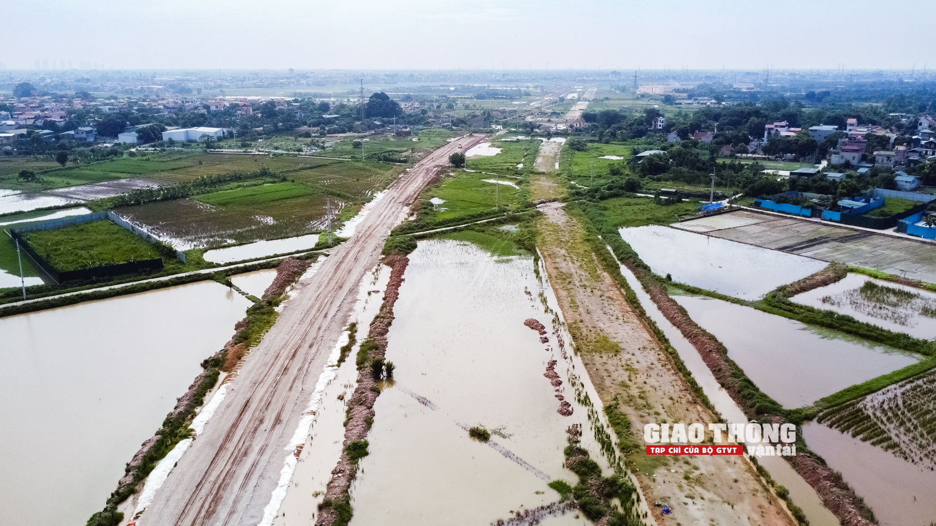 Công trường Vành đai 4 Hà Nội chằng chịt dây điện cản tiến độ thi công- Ảnh 11.