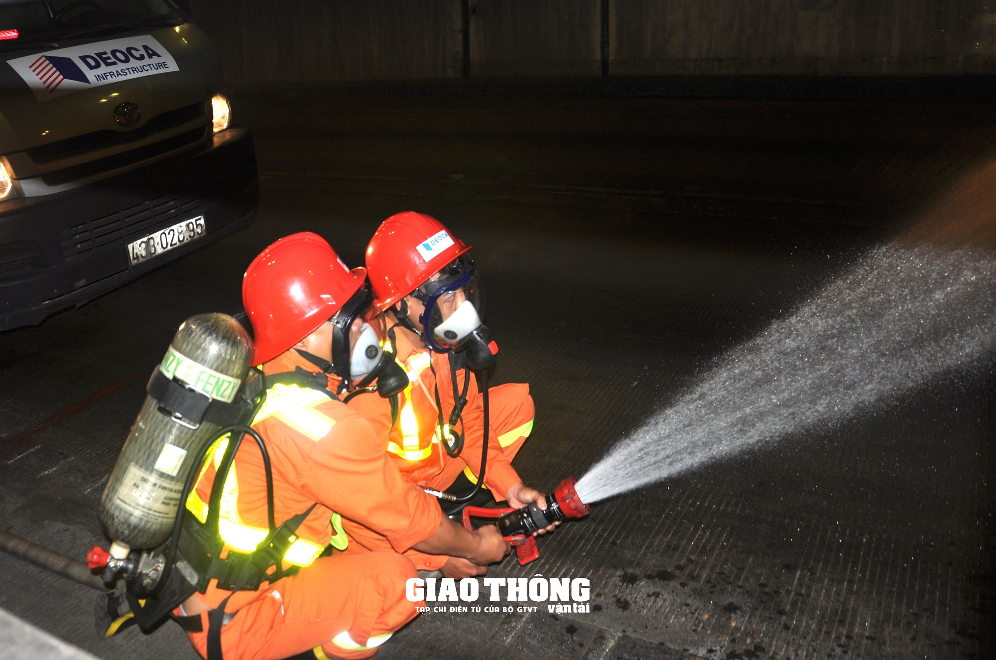 Cận cảnh diễn tập cứu hộ, cứu nạn ô tô bốc cháy trong hầm Hải Vân- Ảnh 4.