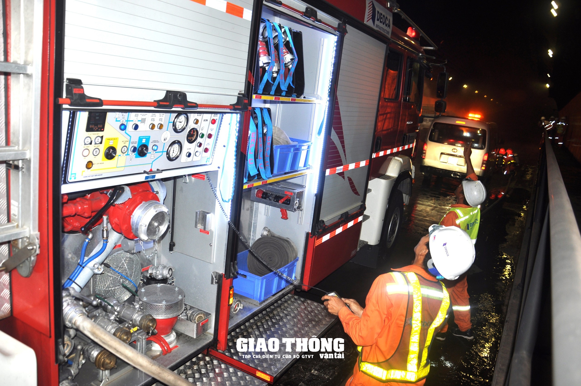 Cận cảnh diễn tập cứu hộ, cứu nạn ô tô bốc cháy trong hầm Hải Vân- Ảnh 6.