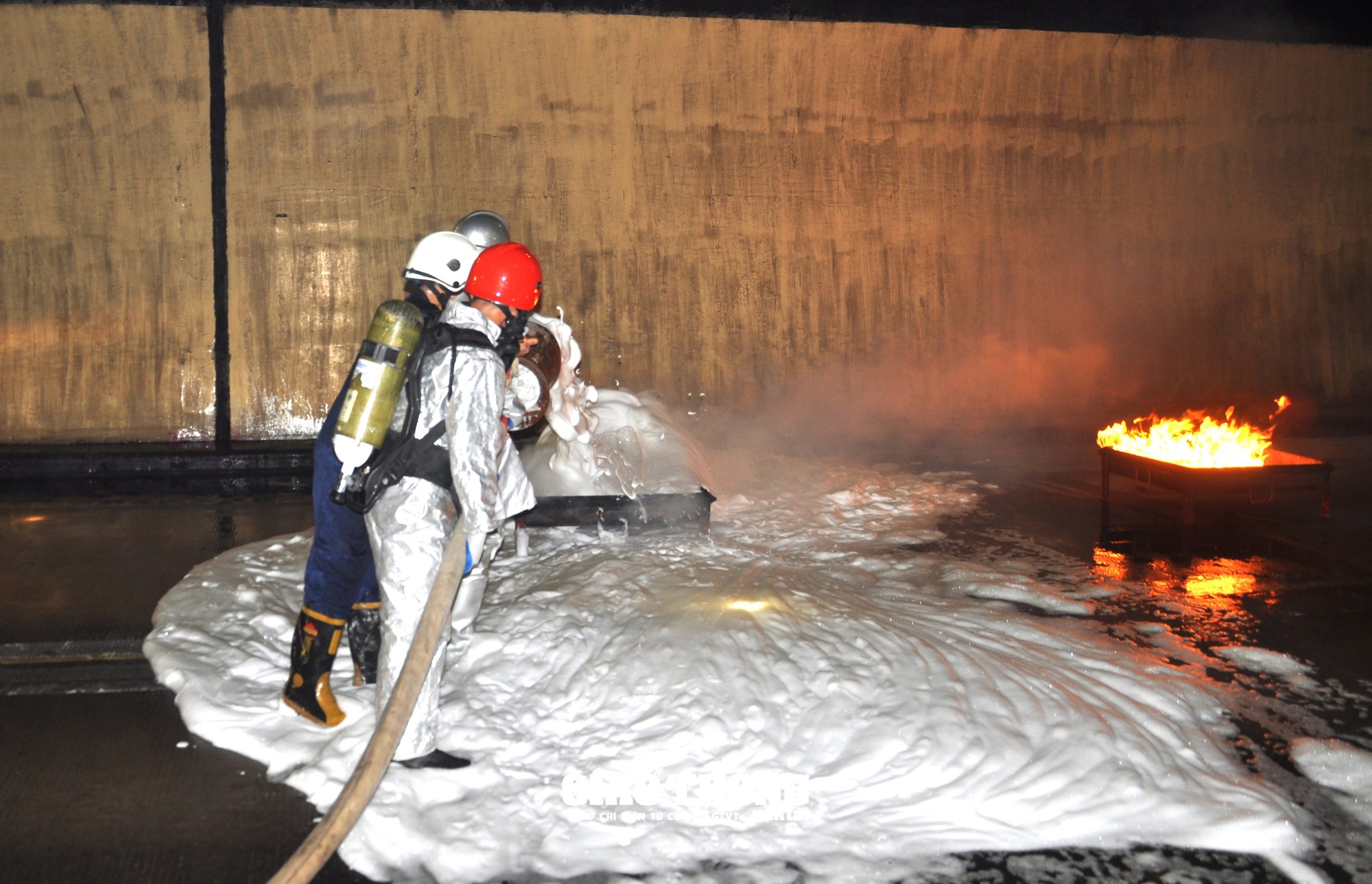 Cận cảnh diễn tập cứu hộ, cứu nạn ô tô bốc cháy trong hầm Hải Vân- Ảnh 7.