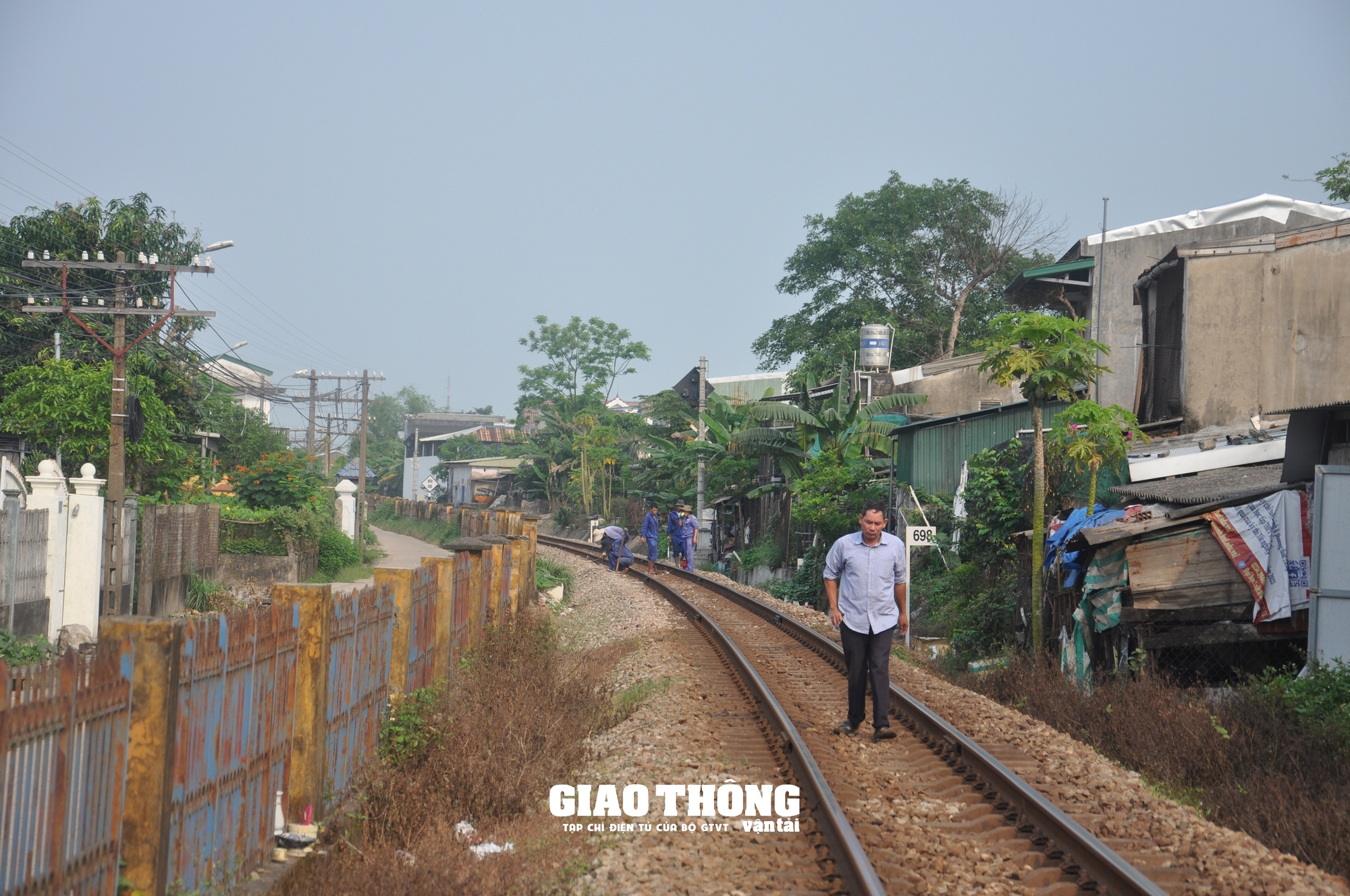 Cần ngăn chặn, xử lý hành vi ném đá lên tàu tuyến Bắc - Nam qua tỉnh Quảng Ngãi, Bình Định- Ảnh 2.