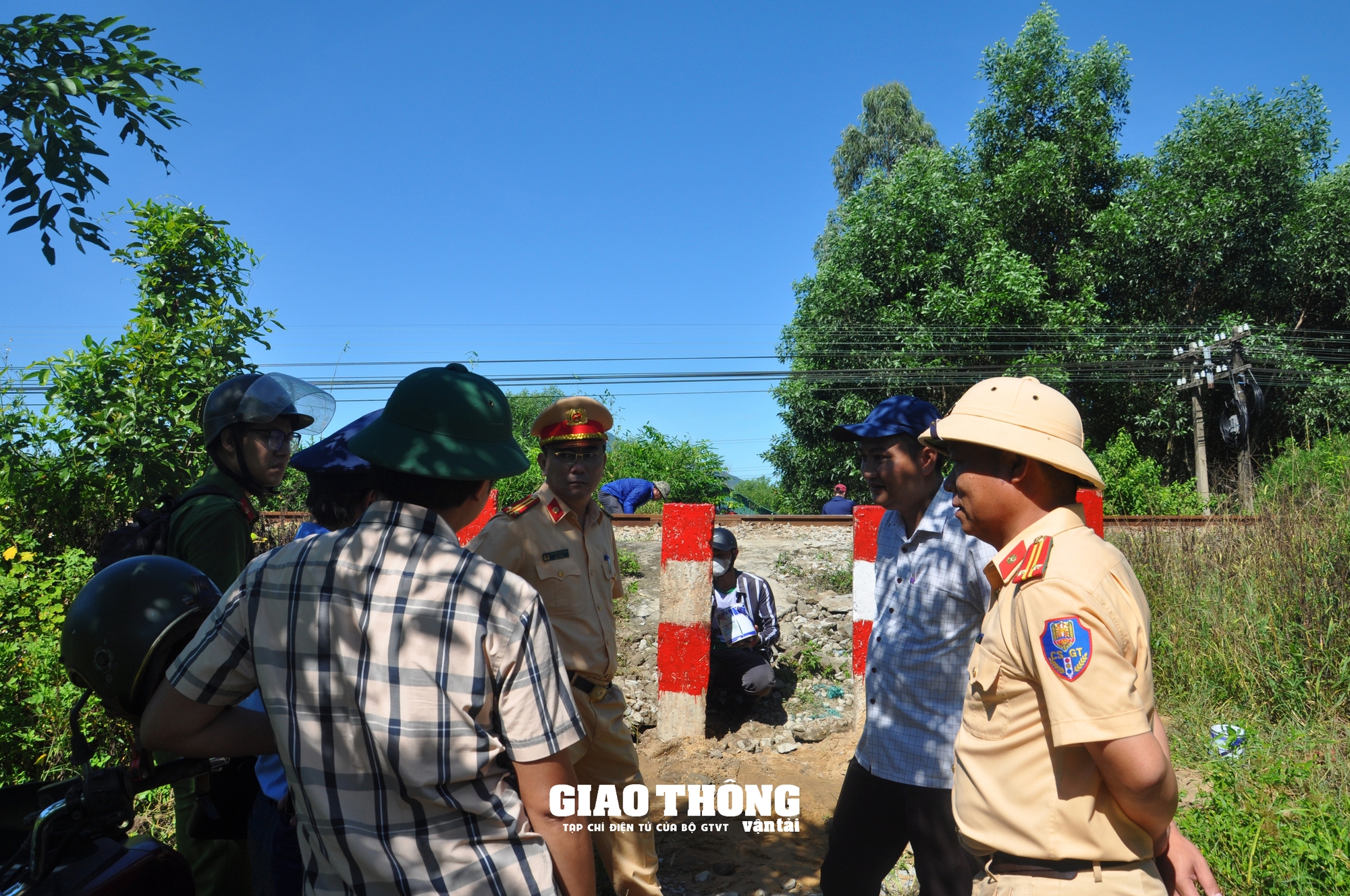 Đóng, xóa nhiều lối đi tự mở qua đường sắt Bắc - Nam ở tỉnh Thừa Thiên - Huế- Ảnh 8.