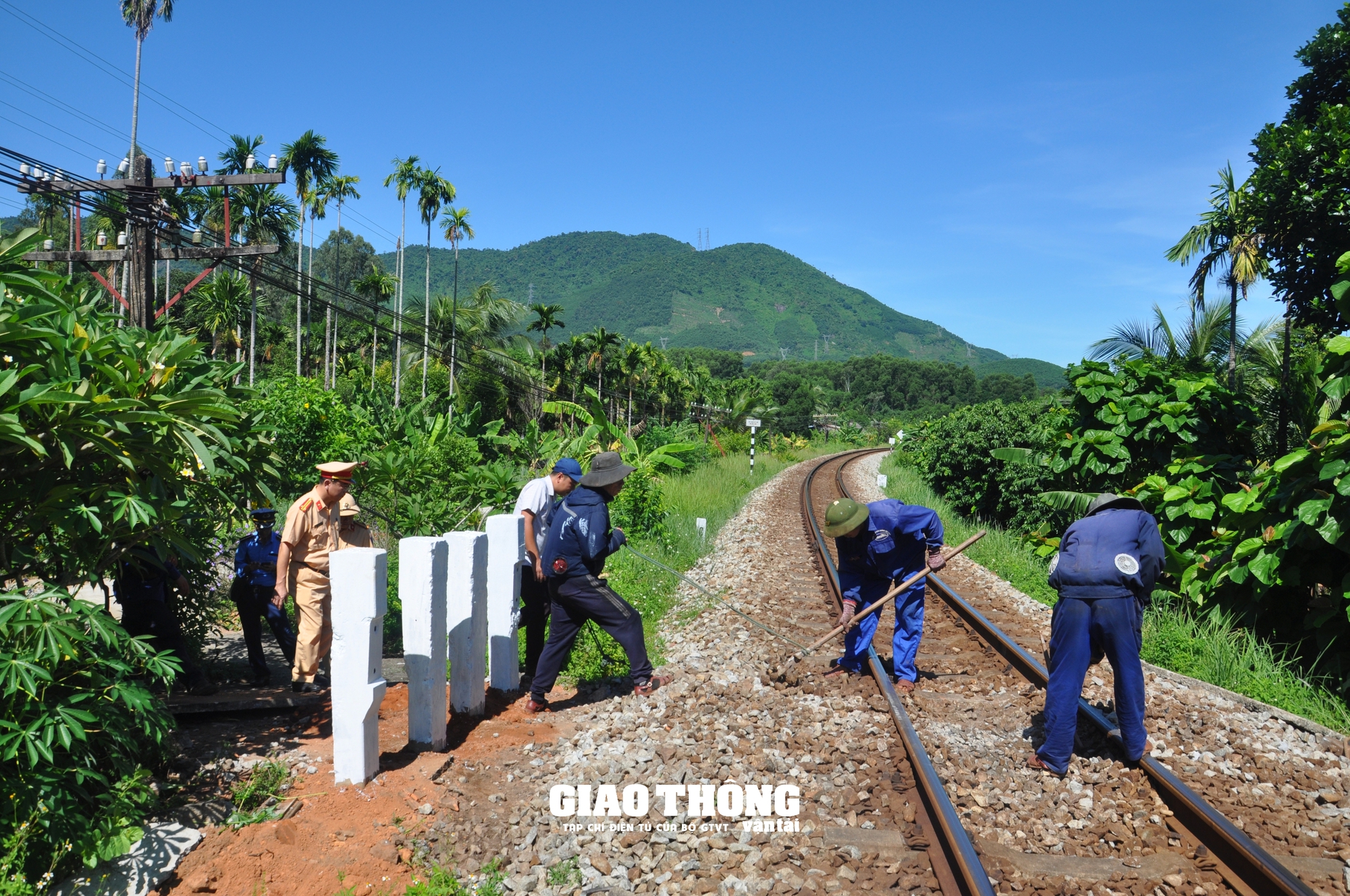 Đóng, xóa nhiều lối đi tự mở qua đường sắt Bắc - Nam ở tỉnh Thừa Thiên - Huế- Ảnh 10.