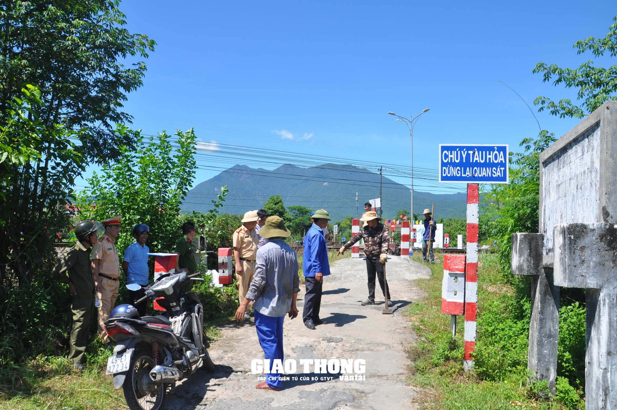 Đóng, xóa nhiều lối đi tự mở qua đường sắt Bắc - Nam ở tỉnh Thừa Thiên - Huế- Ảnh 3.