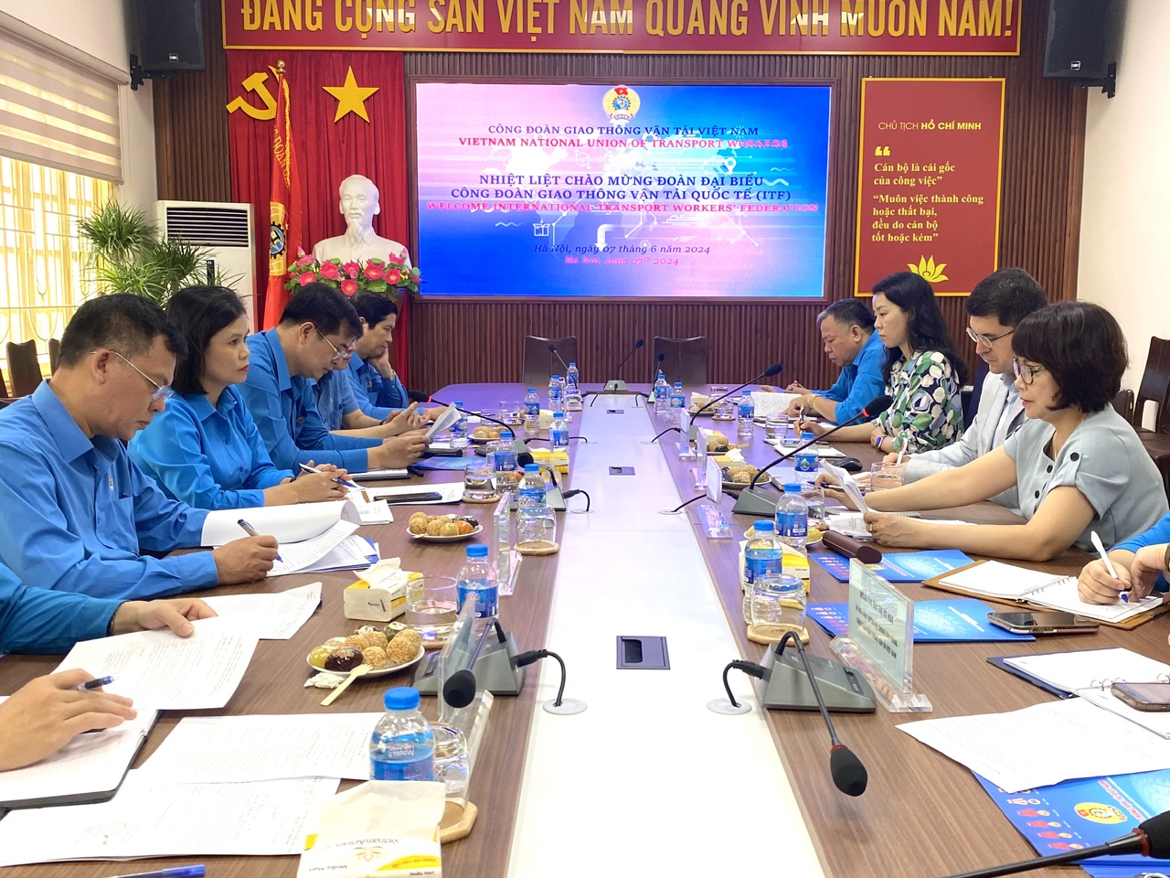 Đoàn công tác của Công đoàn Vận tải quốc tế thăm, làm việc với Công đoàn GTVT Việt Nam- Ảnh 2.