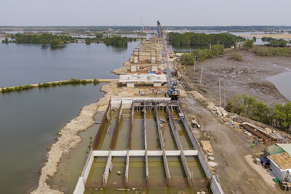 Sớm ứng dụng công nghệ "Dầm cánh rộng" trong xây dựng cầu tại Việt Nam- Ảnh 3.