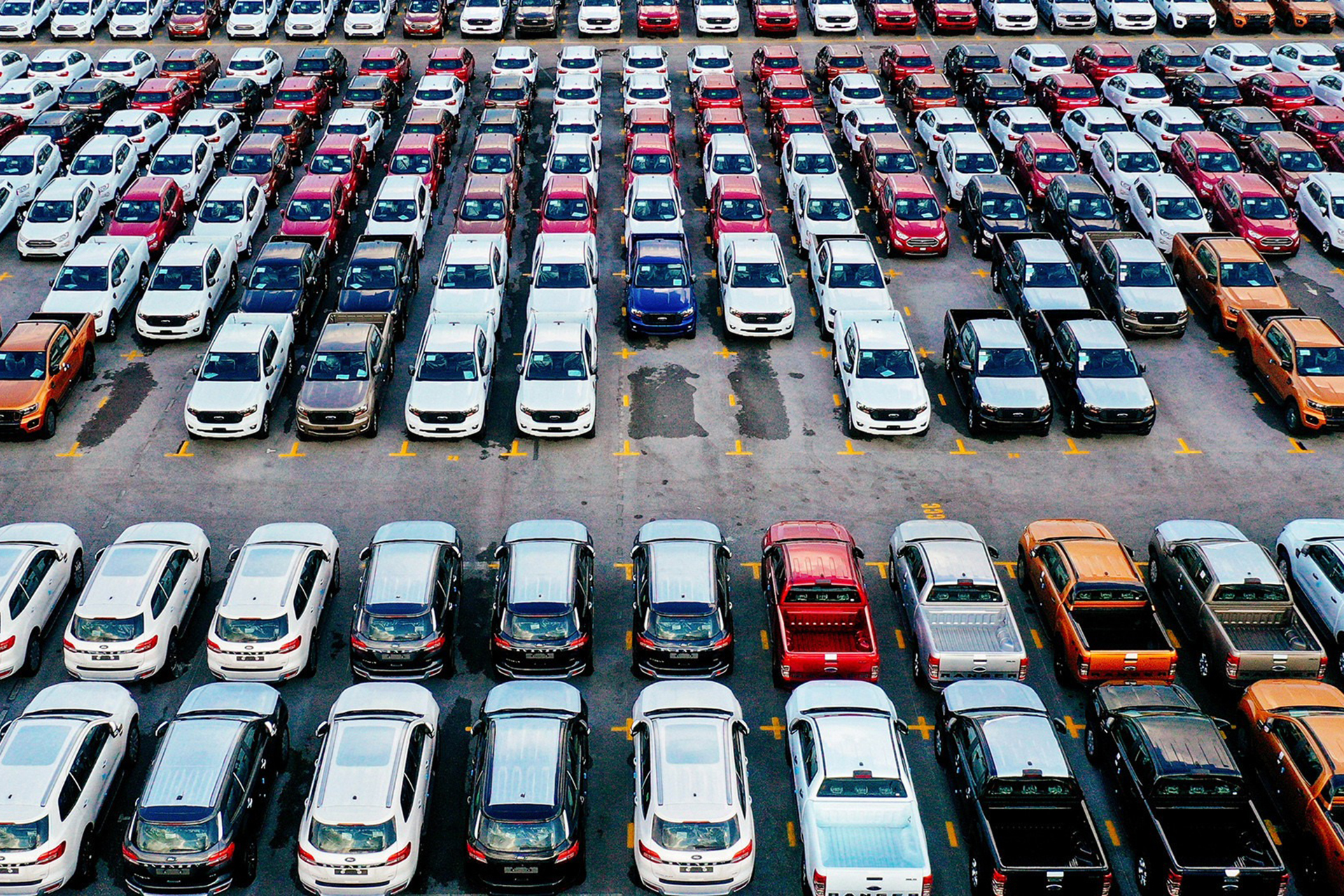 Sức mua ô tô suy giảm mạnh khiến lượng xe tồn kho của các doanh nghiệp tăng cao kể từ đầu năm đến nay.