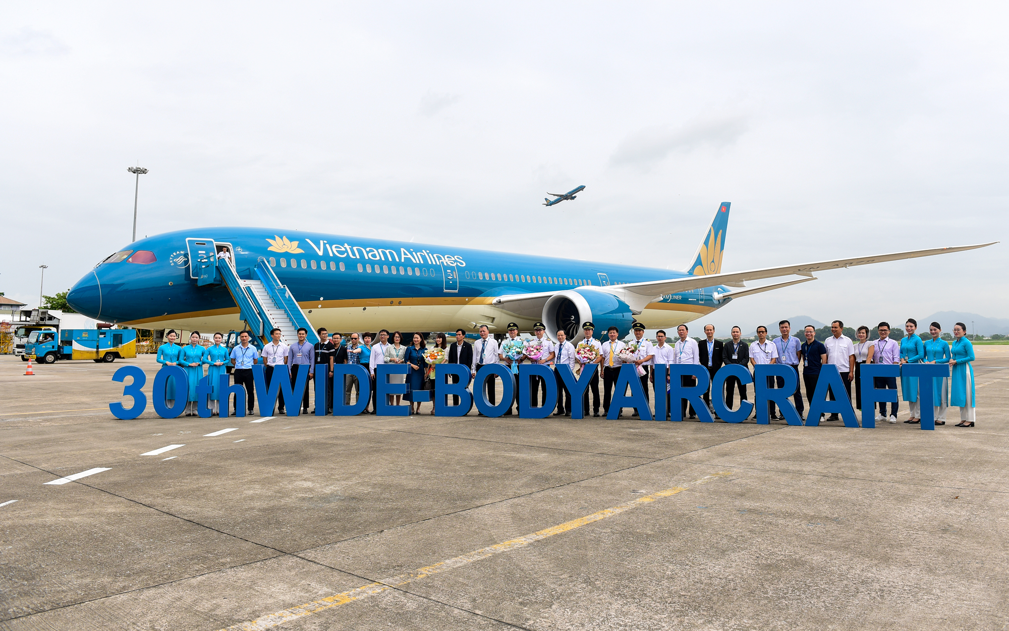 Cận cảnh "siêu máy bay" 367 ghế vừa gia nhập đội bay Vietnam Airlines- Ảnh 11.