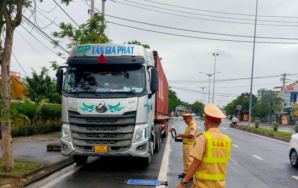 Tăng cường đảm bảo trật tự ATGT địa bàn cửa ngõ phía Bắc tỉnh Quảng Nam- Ảnh 2.