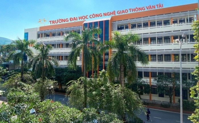 Trường Đại học Công nghệ GTVT vừa thông điểm chuẩn trúng tuyển đại học chính quy năm 2024, ngành logistics và chuỗi cung ứng lấy - Ảnh 1.