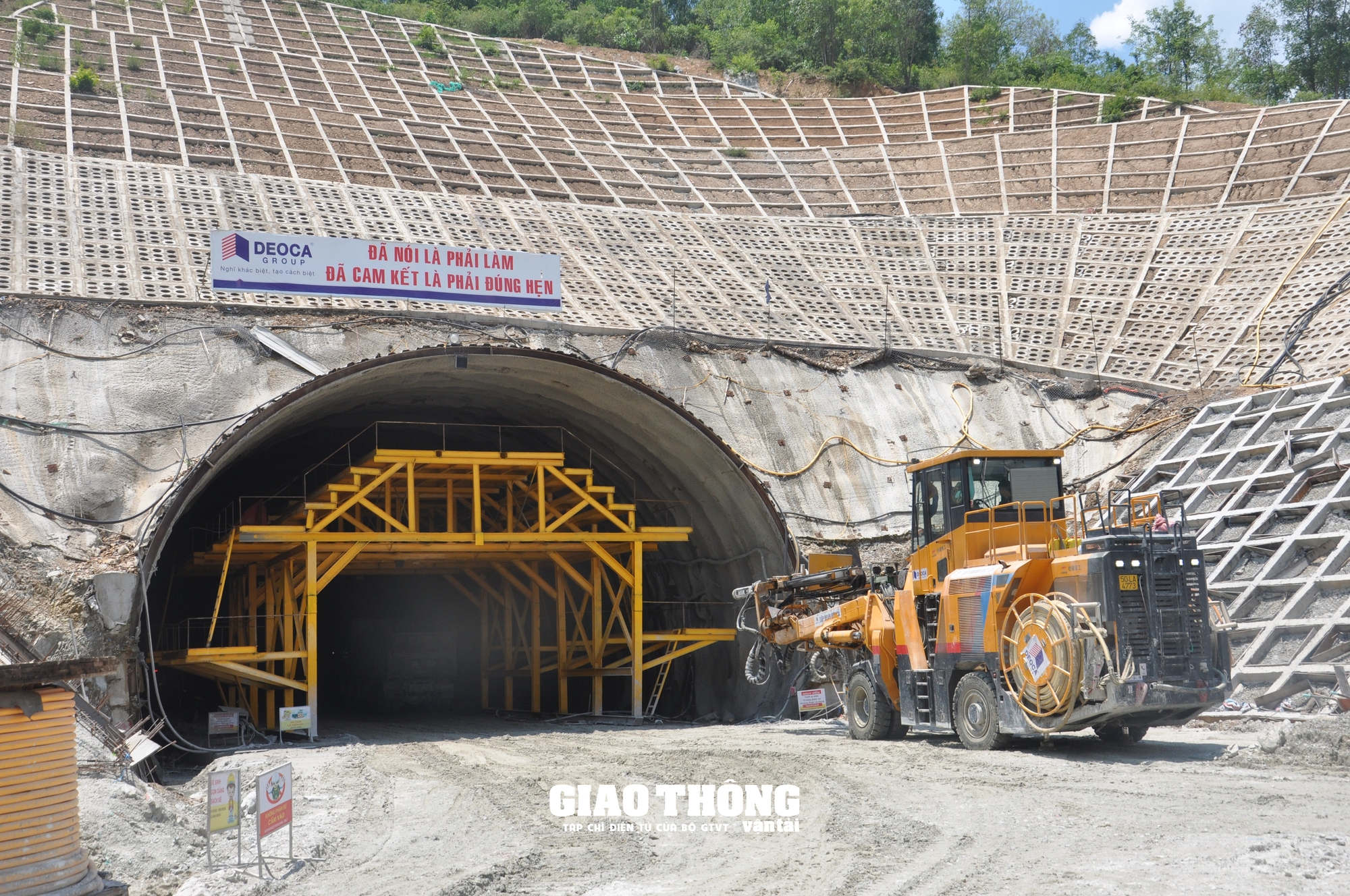 Chong đèn ngày đêm, tăng tốc thi công hầm dài nhất dự án cao tốc Bắc-Nam- Ảnh 12.