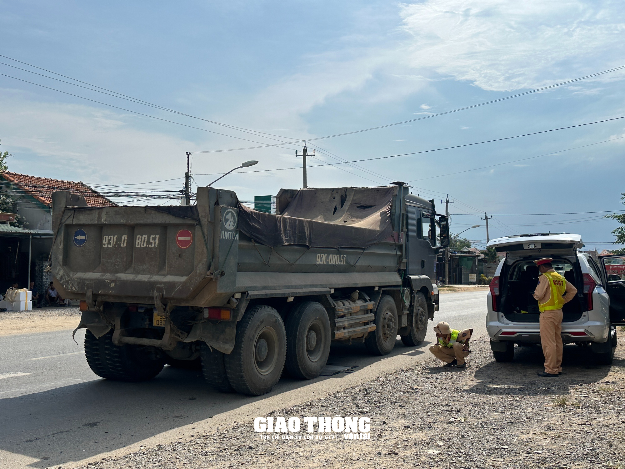 CSGT Khánh Hòa tăng cường kiểm tra, xử lý xe quá tải sau phản ánh của Tạp chí GTVT- Ảnh 6.