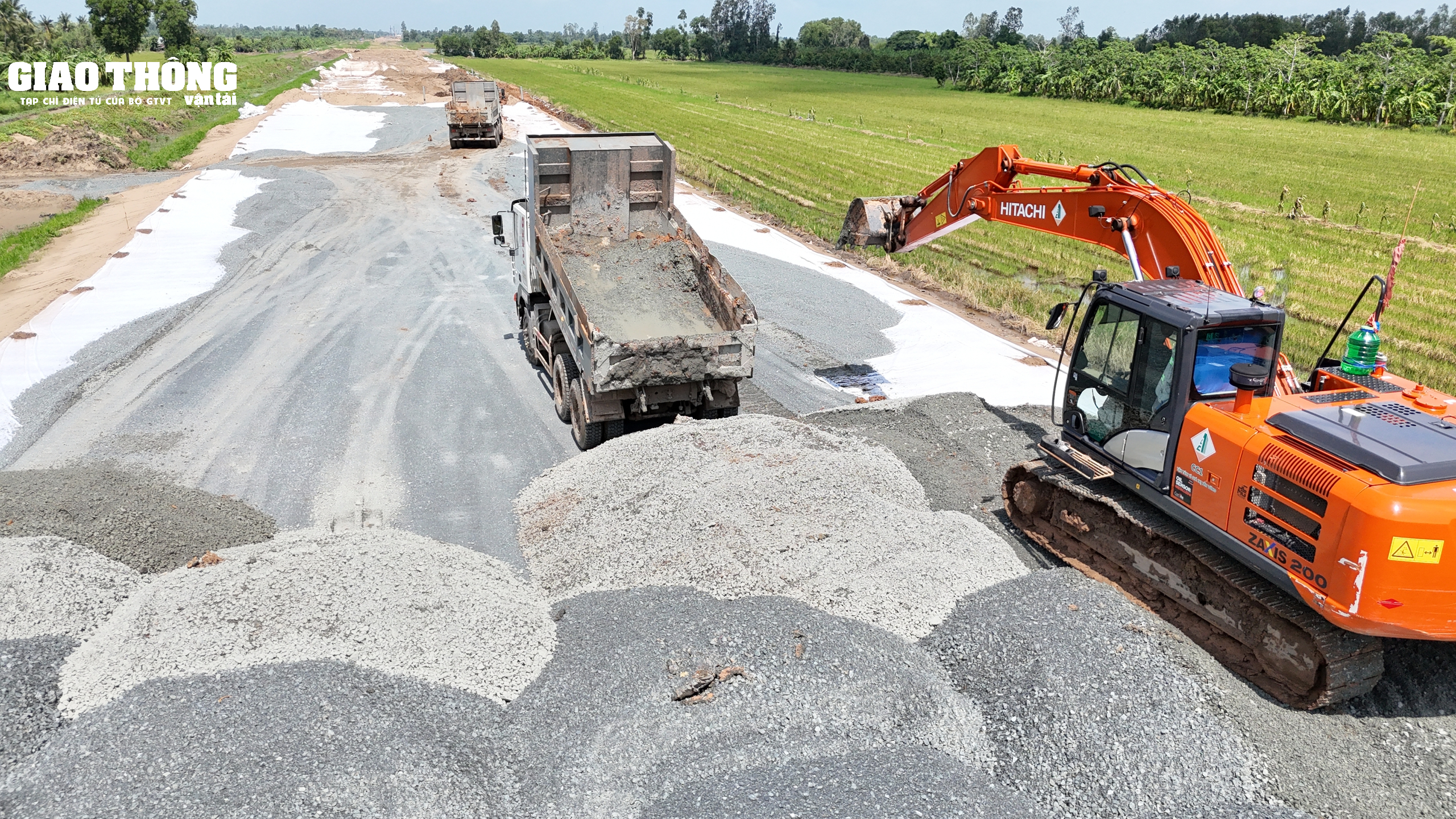 Tăng tốc thi công trên cao tốc Cần Thơ - Hậu Giang - Ảnh 9.