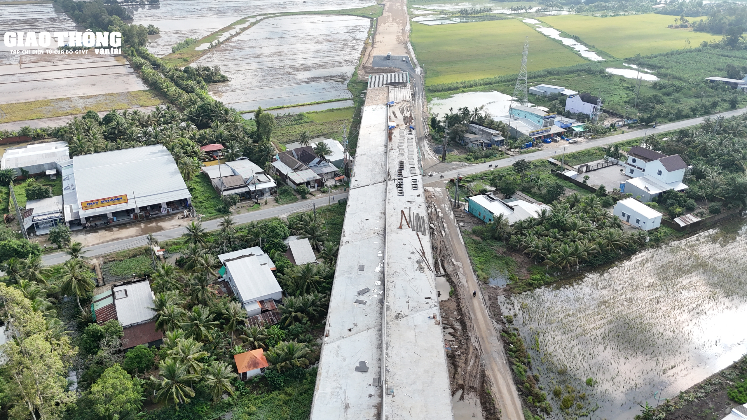 Tăng tốc thi công trên cao tốc Cần Thơ - Hậu Giang - Ảnh 1.