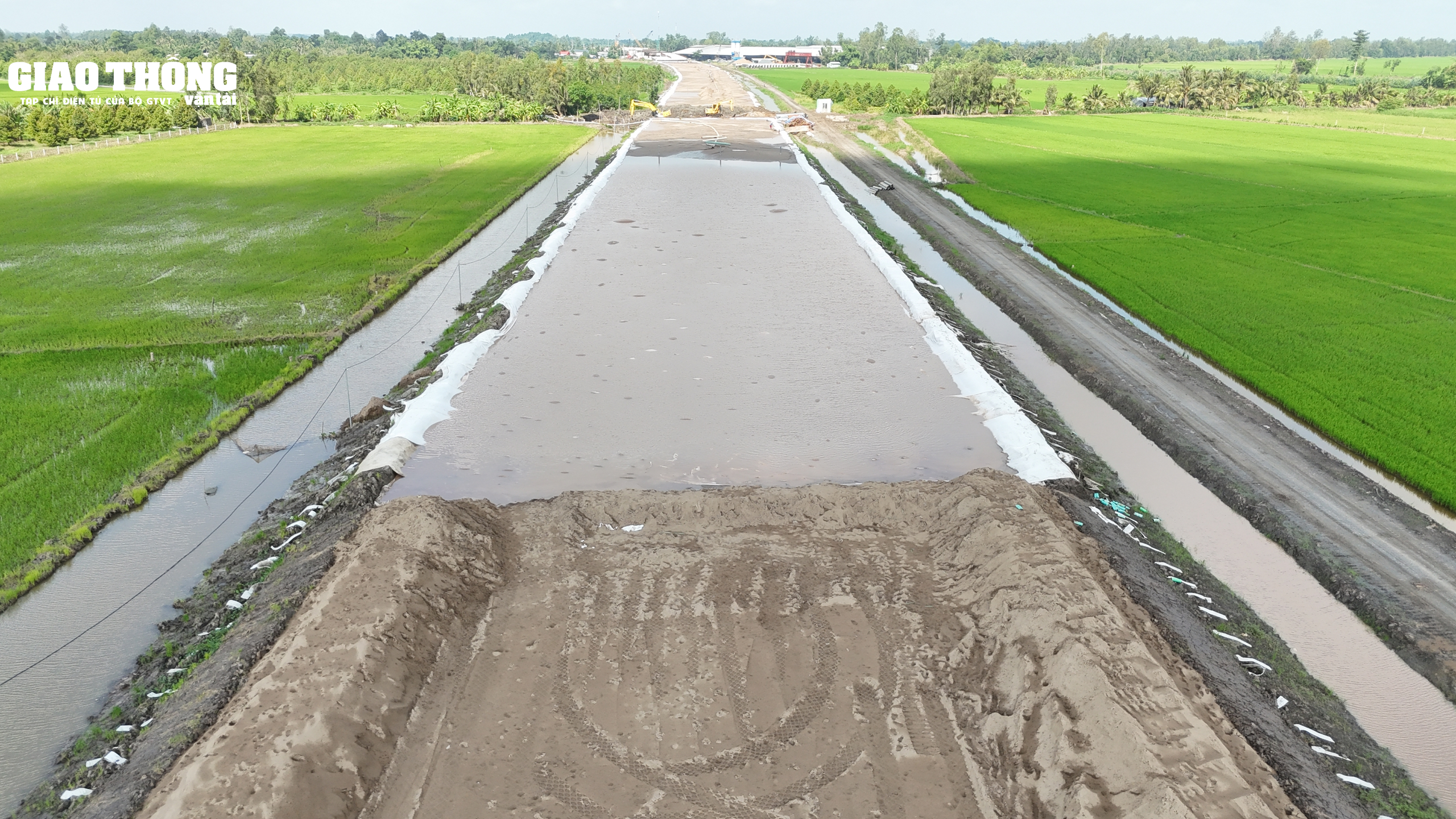 Tăng tốc thi công trên cao tốc Cần Thơ - Hậu Giang - Ảnh 6.