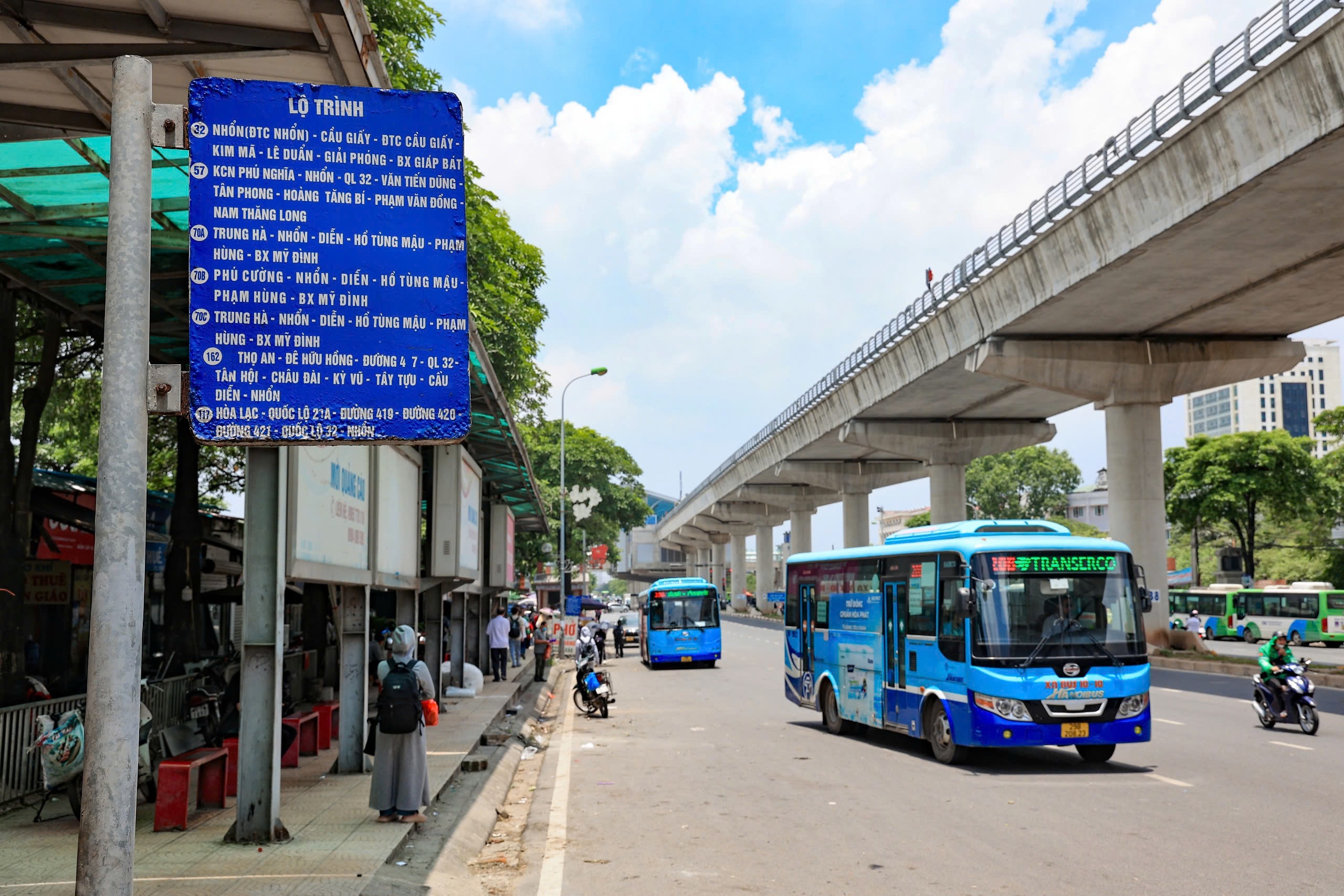 Hà Nội: Các tuyến xe buýt kết nối với tuyến đường sắt đô thị Nhổn - ga Hà Nội - Ảnh 1.