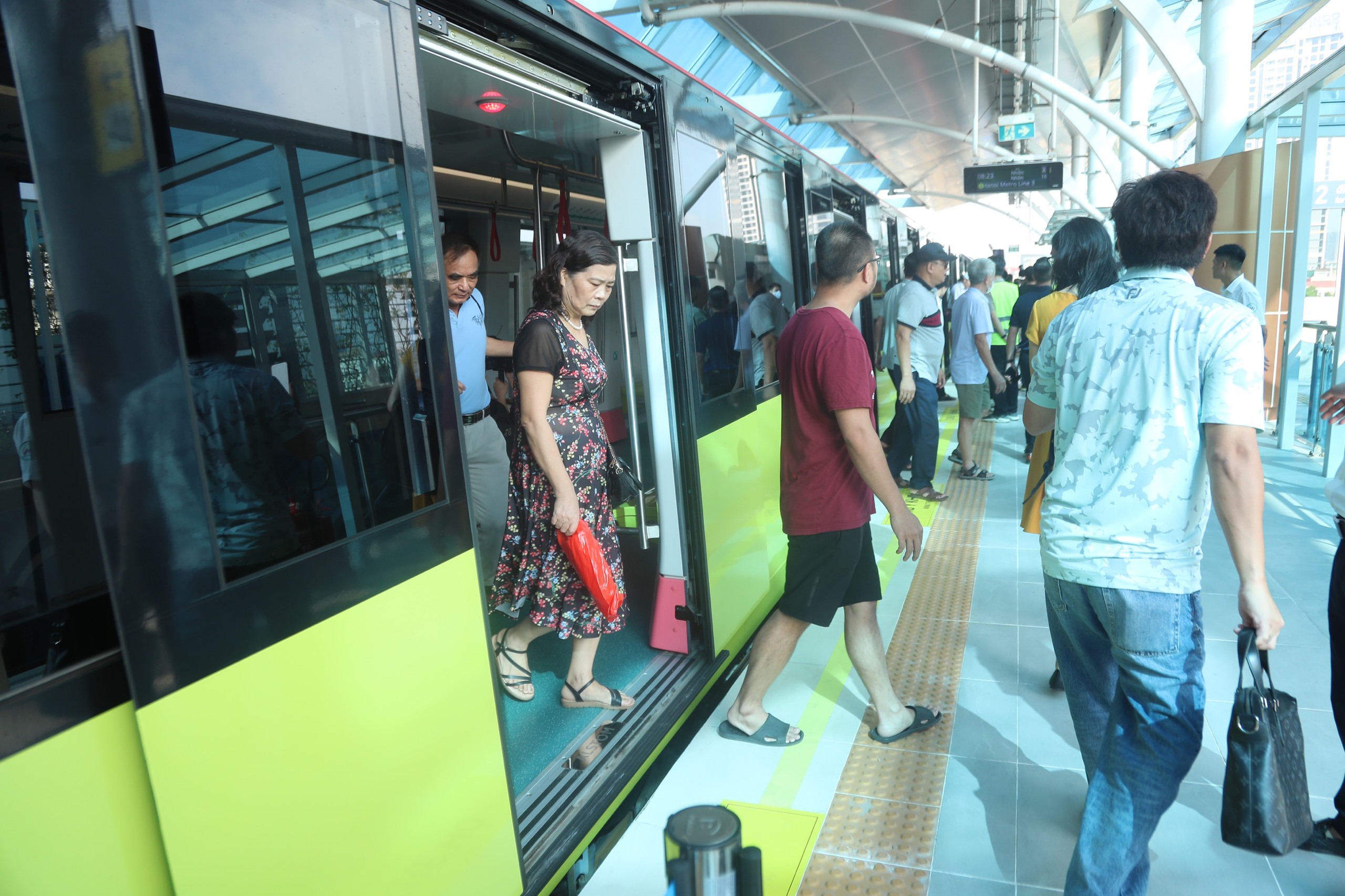 Chính thức vận hành thương mại 8,5 km trên cao tuyến đường sắt Nhổn - ga Hà Nội - Ảnh 3.
