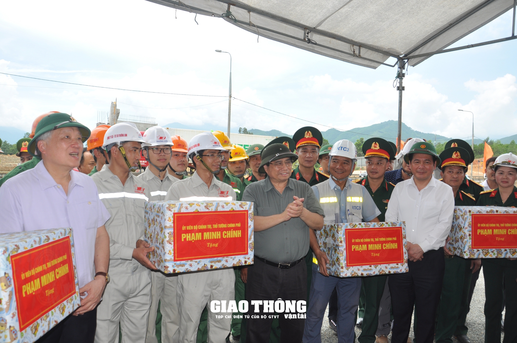 Thủ tướng Phạm Minh Chính chỉ đạo "nóng" giải quyết vướng mắc, tăng tốc thi công Dự án Cao tốc Hòa Liên -Túy Loan - Ảnh 4.