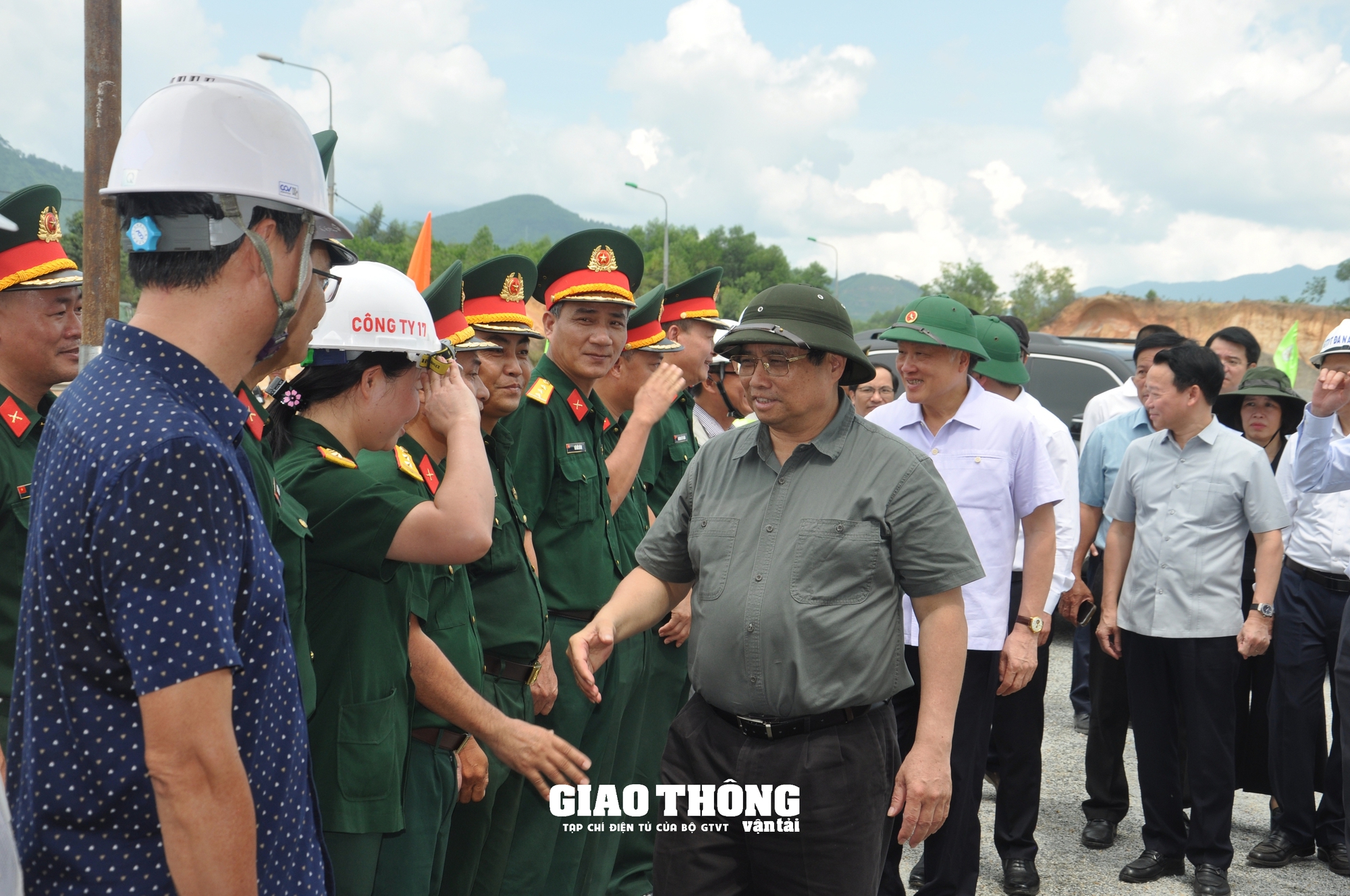 Thủ tướng Phạm Minh Chính chỉ đạo "nóng" giải quyết vướng mắc, tăng tốc thi công Dự án Cao tốc Hòa Liên -Túy Loan - Ảnh 6.