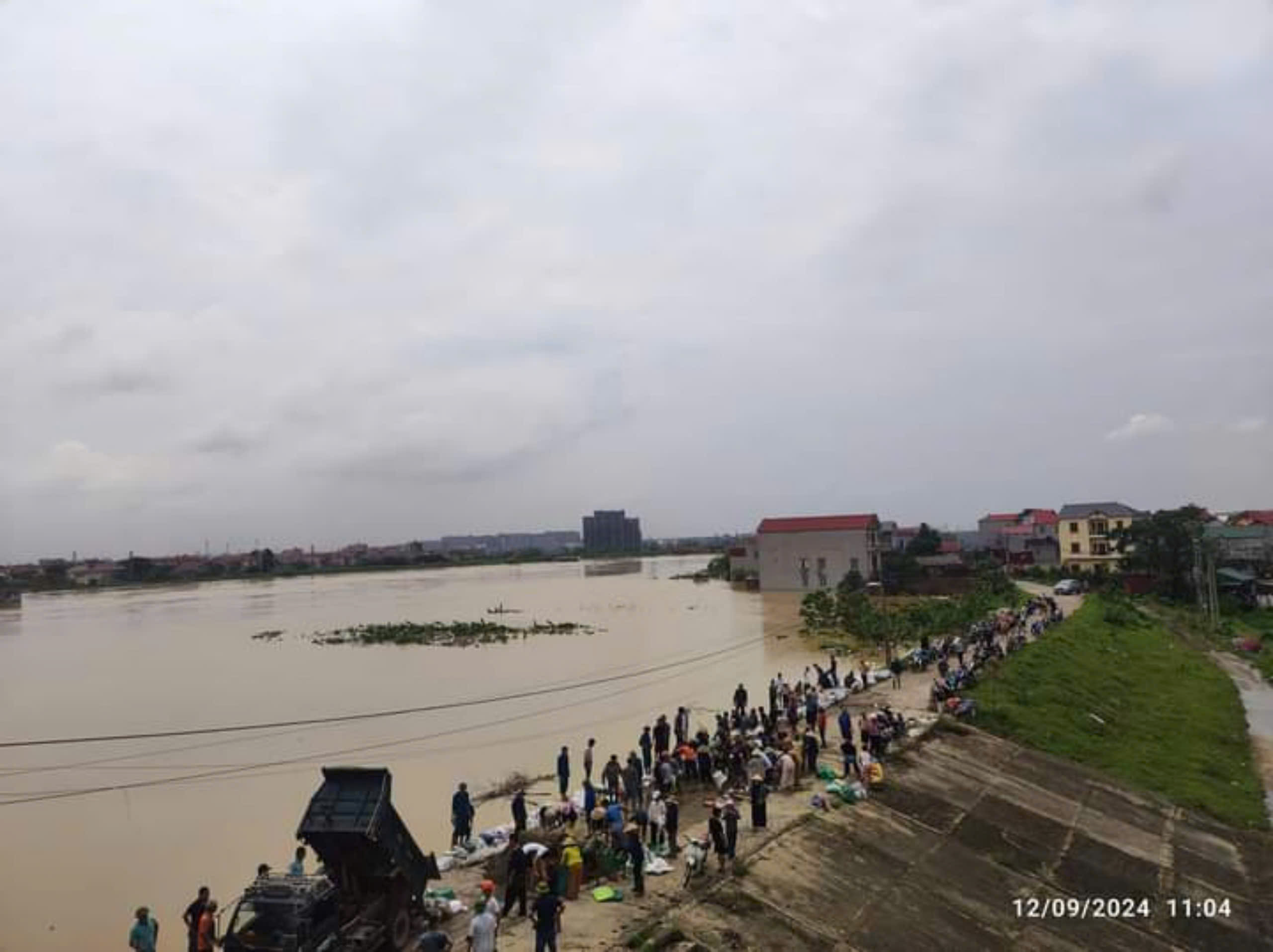 Huyện Hiệp Hòa, Bắc Giang: Chăm lo cho người dân vùng lũ- Ảnh 1.