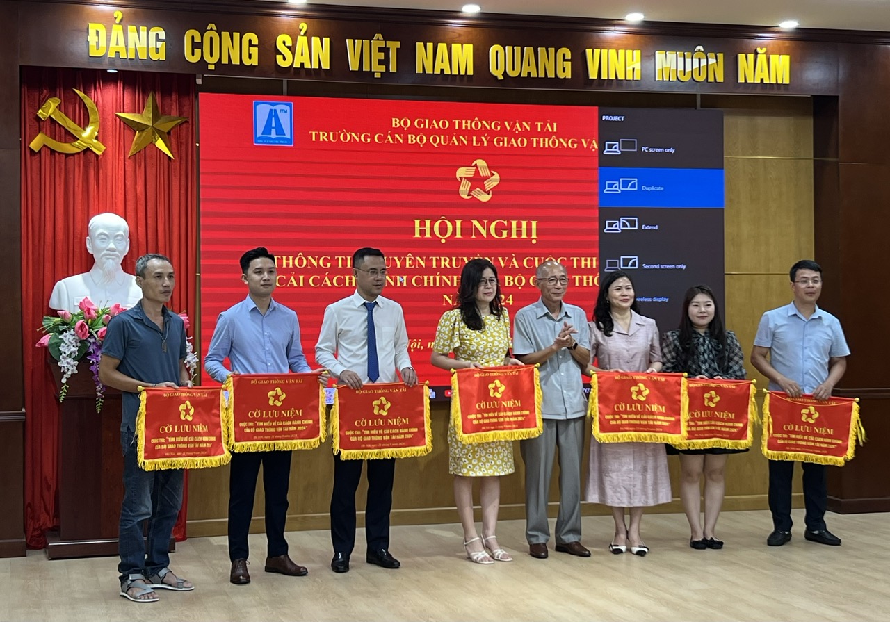 Tranh tài sôi nổi tại Hội thi tìm hiểu về cải cách hành chính của Bộ Giao thông vận tải năm 2024 - Ảnh 1.