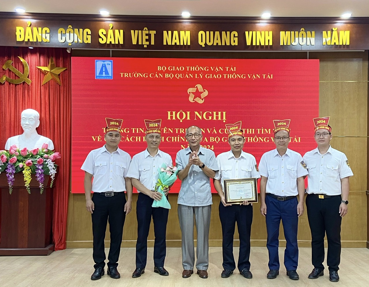 Tranh tài sôi nổi tại Hội thi tìm hiểu về cải cách hành chính của Bộ Giao thông vận tải năm 2024 - Ảnh 2.