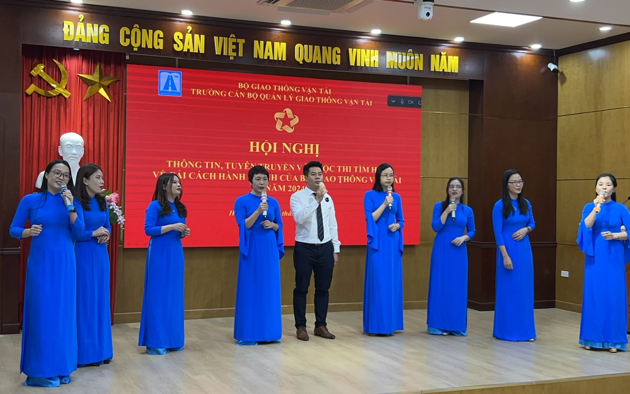 Tranh tài sôi nổi tại Hội thi tìm hiểu về cải cách hành chính của Bộ Giao thông vận tải năm 2024 - Ảnh 11.