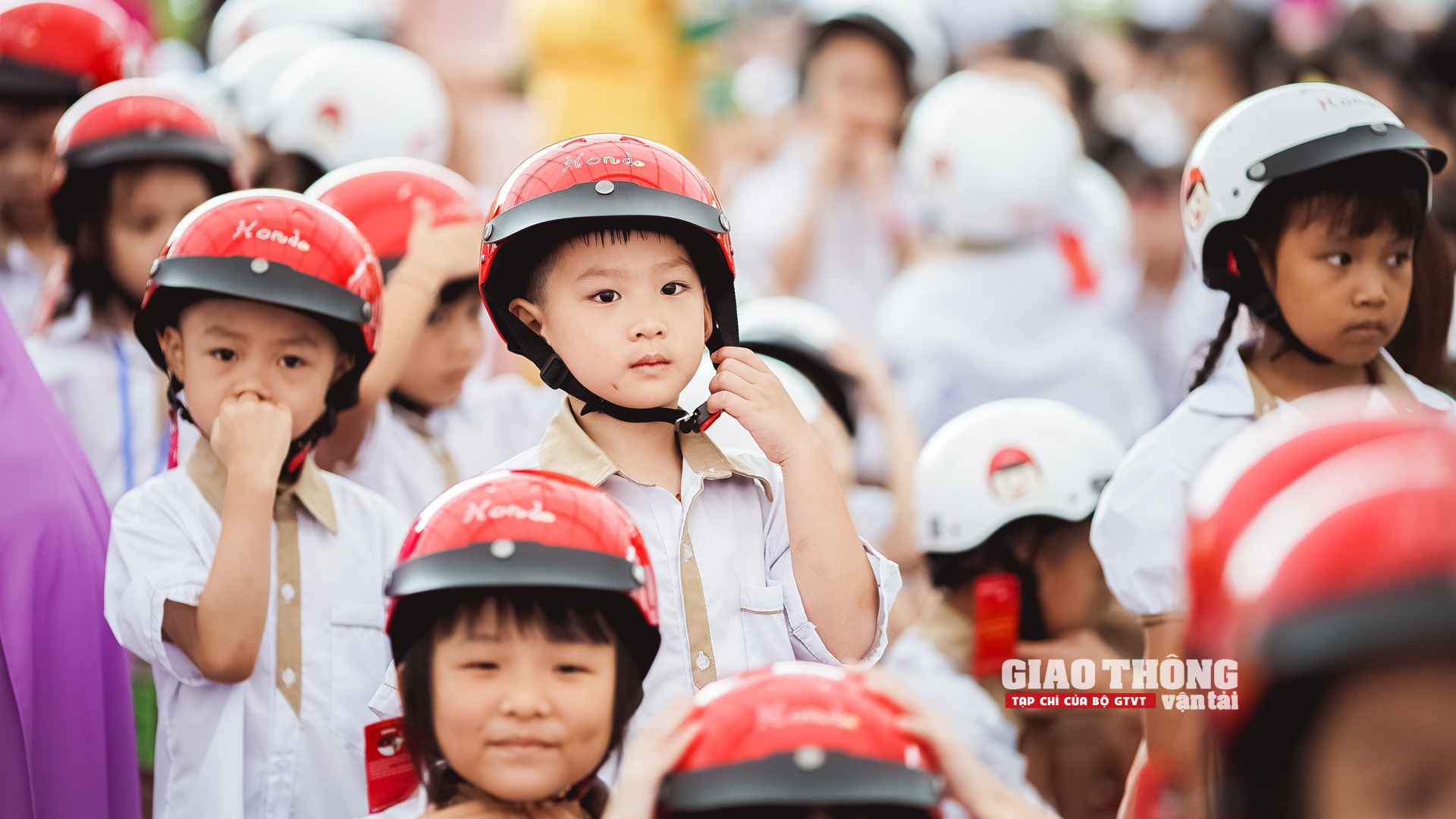 1,7 triệu mũ bảo hiểm đạt chuẩn đến tay học sinh lớp 1- Ảnh 10.