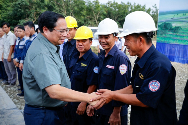 Thủ tướng Phạm Minh Chính: Cần đẩy nhanh cao tốc Thủ Dầu Một - Chơn Thành để kết nối vùng - Ảnh 2.