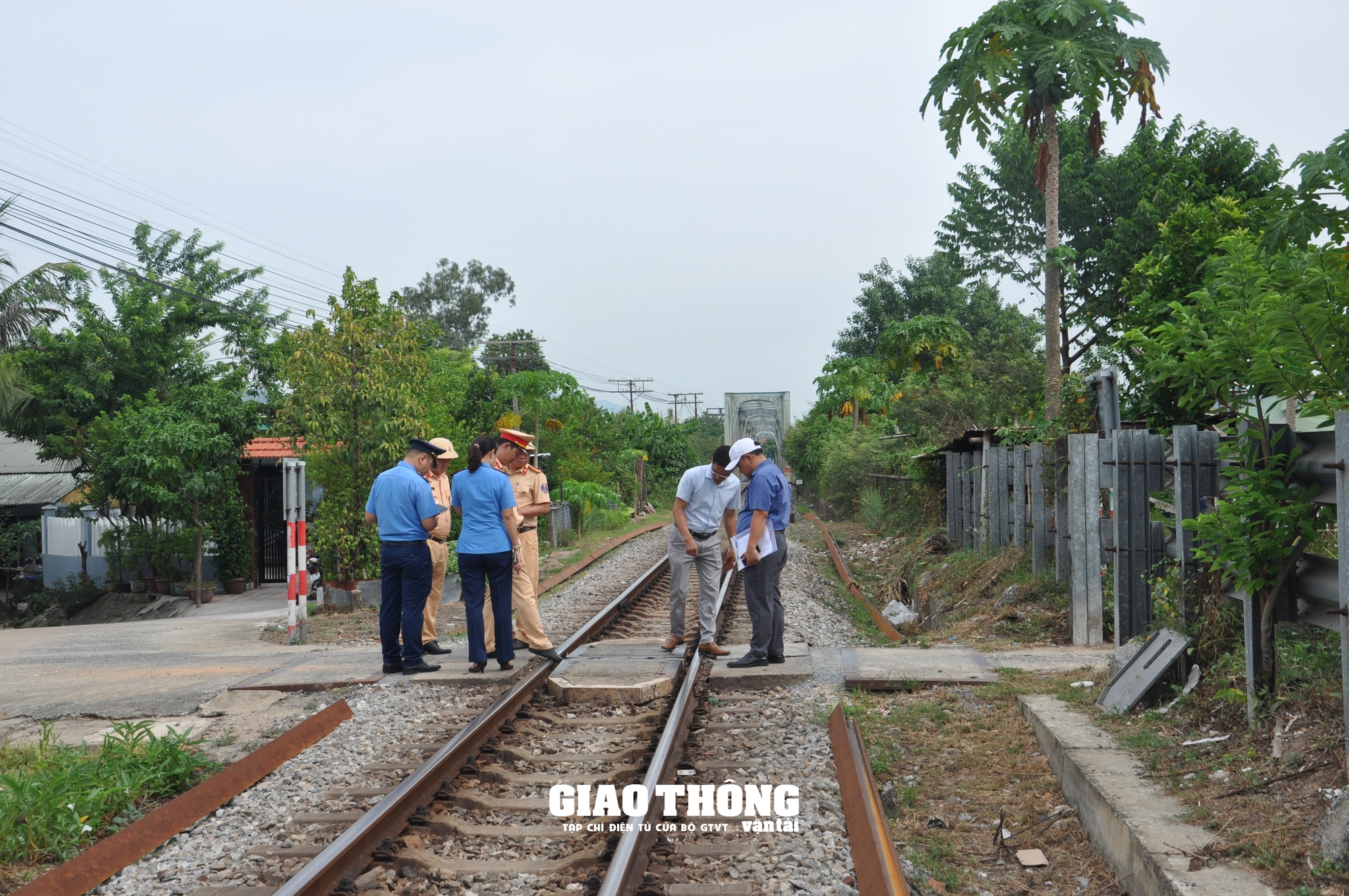 Phát sinh nhiều lối đi tự mở, gây mất ATGT tuyến đường sắt ở địa bàn TP. Đà Nẵng - Ảnh 6.