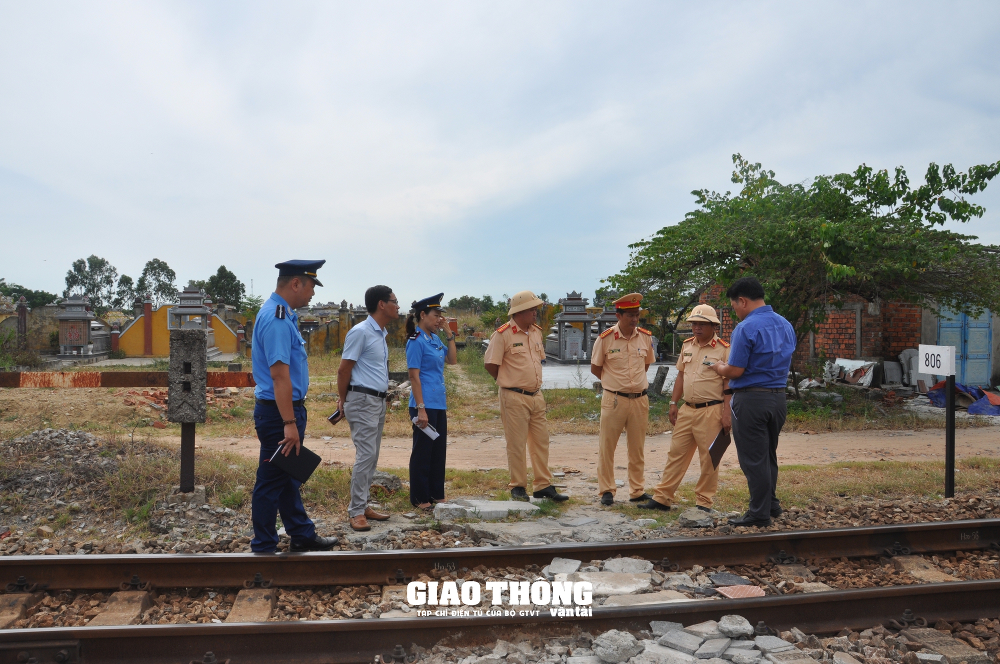 Phát sinh nhiều lối đi tự mở, gây mất ATGT tuyến đường sắt ở địa bàn TP. Đà Nẵng - Ảnh 1.