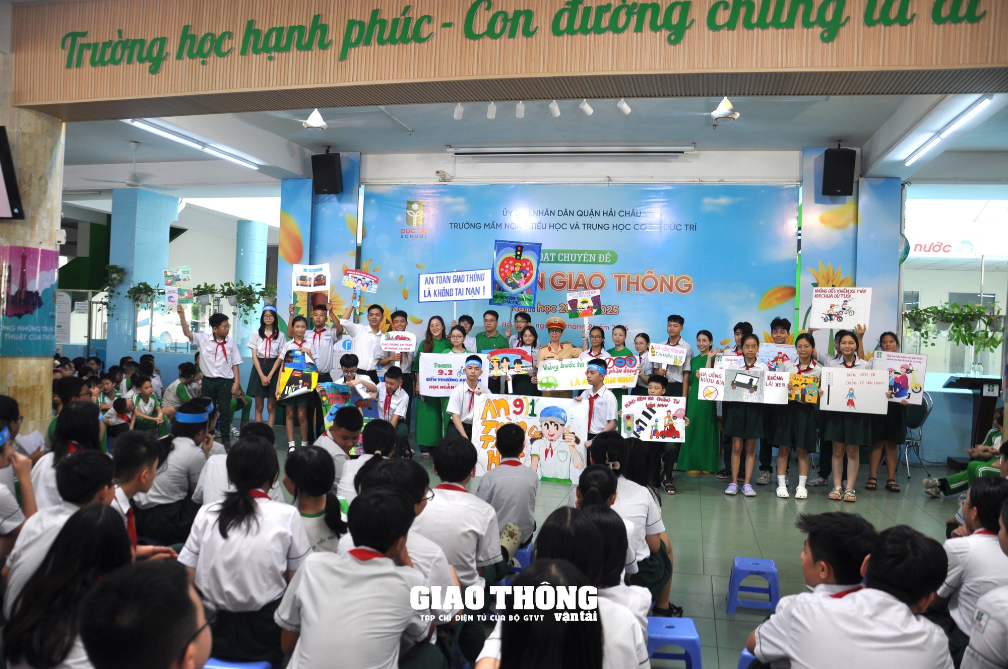 CSGT Đà Nẵng trang bị kiến thức, kỹ năng tham gia giao thông an toàn cho học sinh - Ảnh 1.