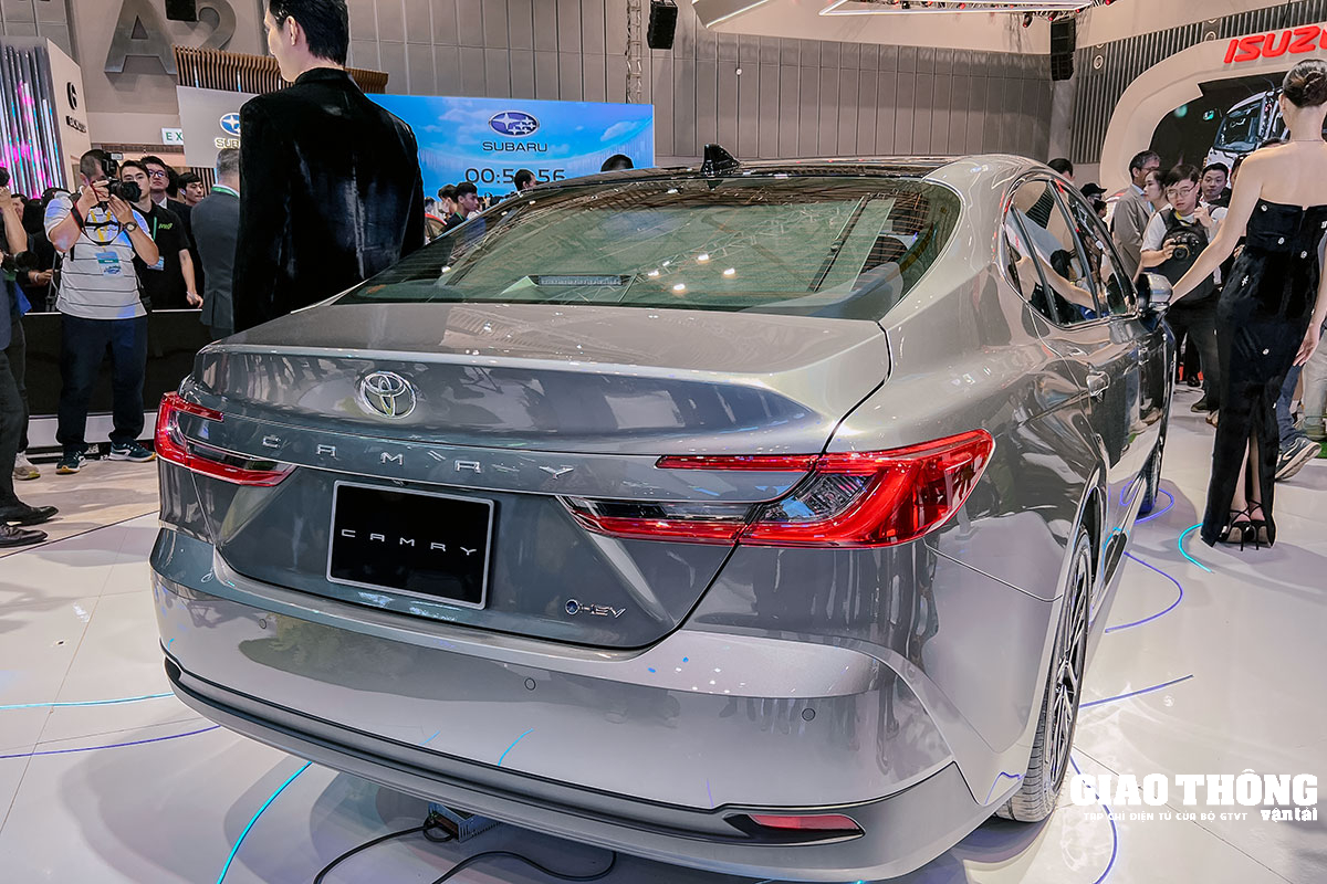 Chạy hơn 200 km, Toyota Camry 2025 đầu tiên bán lại giá khó tin- Ảnh 4.