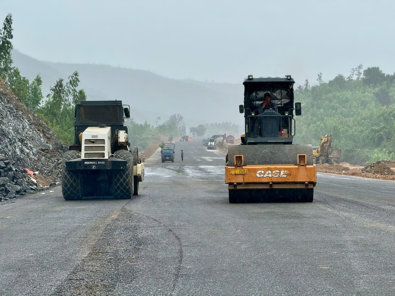 Khí xuân trên cao tốc Chí Thạnh - Vân Phong và Vân Phong - Nha Trang- Ảnh 1.