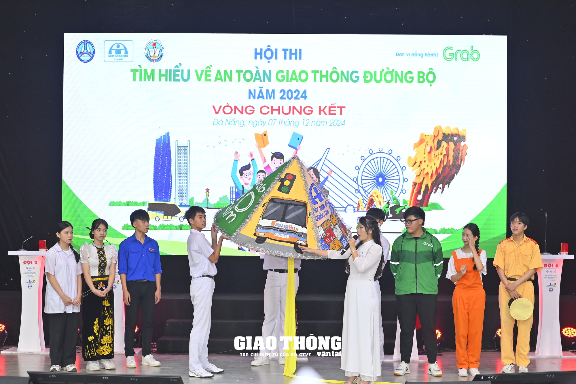 Đà Nẵng: Lan tỏa phong trào giáo dục, học tập pháp luật về ATGT đường bộ trong trường học - Ảnh 1.