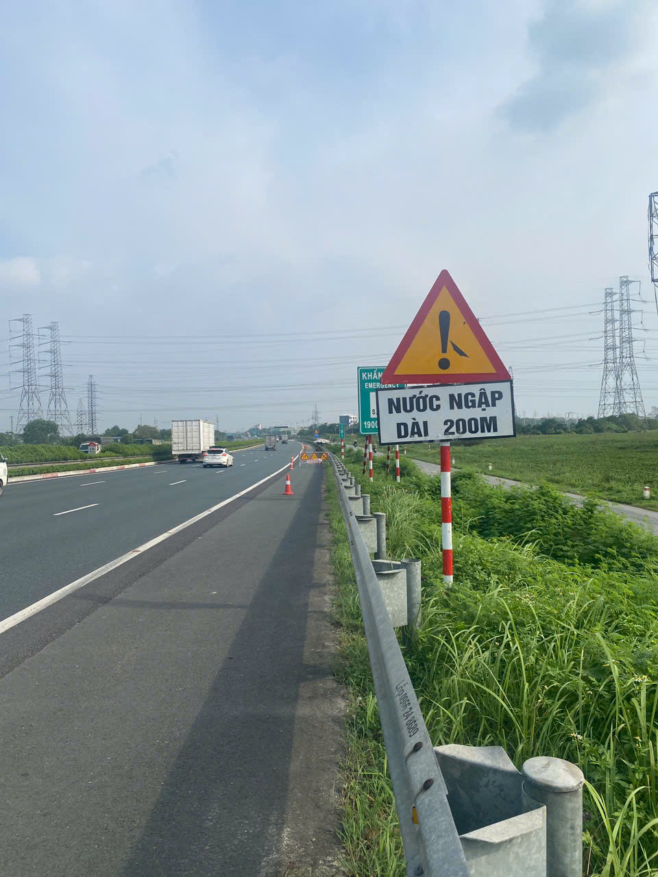 Cập nhật tình ngập úng, sạt lở trên các tuyến giao thông - Ảnh 2.