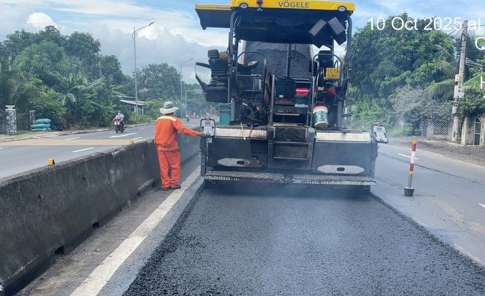 Khắc phục hư hỏng mặt đường, đảm bảo ATGT tuyến QL1 qua tỉnh Đắk Lắk - Ảnh 1.