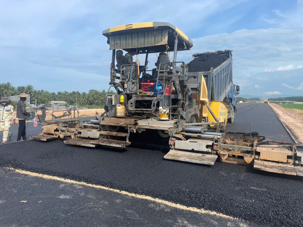 Đẩy nhanh tiến độ 04 dự án cao tốc - Ảnh 1.